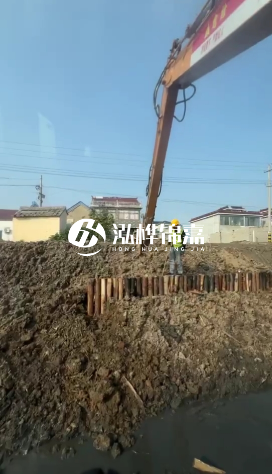 畢節(jié)市挖機(jī)打木樁專業(yè)施工-河道護(hù)坡木樁會(huì)不會(huì)腐爛？